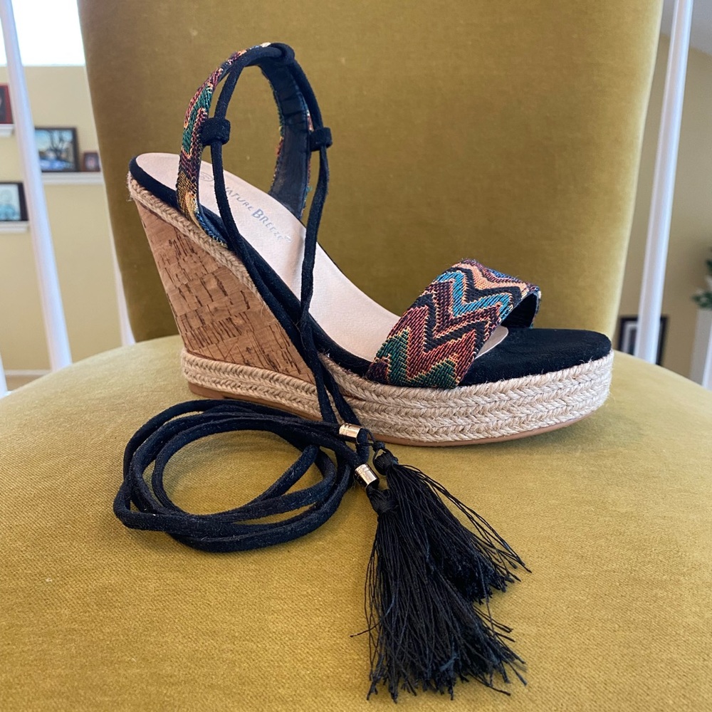 Cute Platform Sandals - Picture 2 of 3